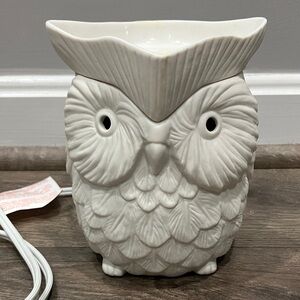 Scentsy Illuminated Owl Warmer in White, Excellent Used Condition